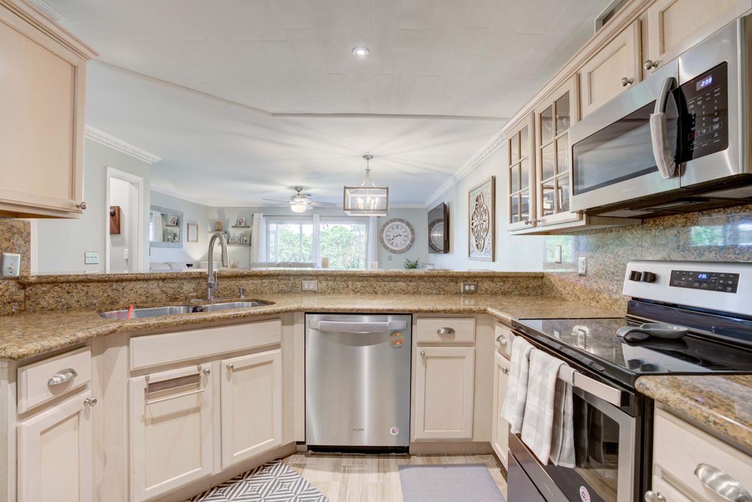 На продажу: $375,000 (2 спален, 2 ванн, 1233 Квадратных фут)