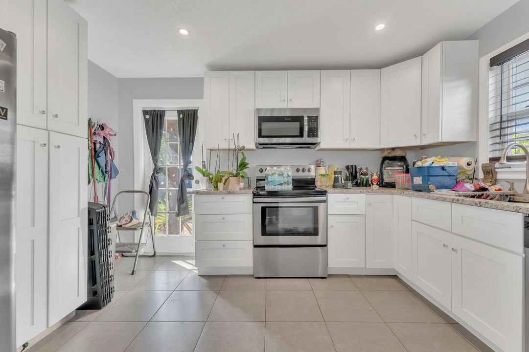 For Rent: $2,700 (2 beds, 1 baths, 744 Square Feet)