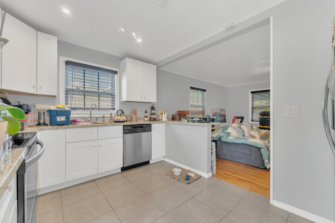 For Rent: $2,700 (2 beds, 1 baths, 744 Square Feet)