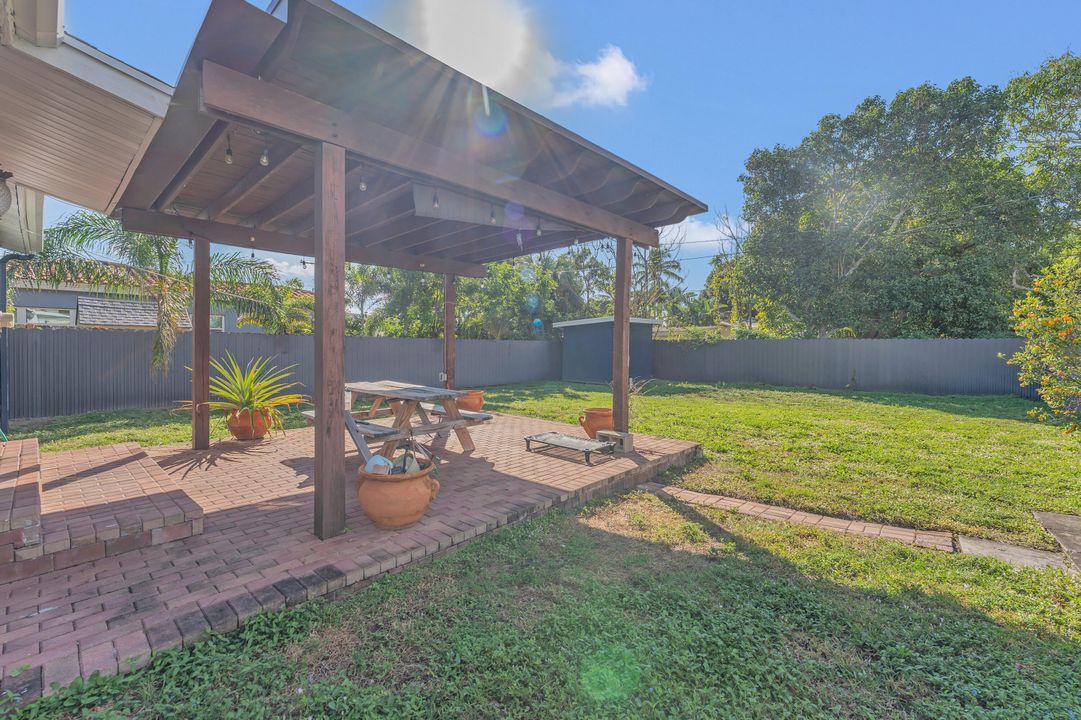 For Rent: $2,700 (2 beds, 1 baths, 744 Square Feet)