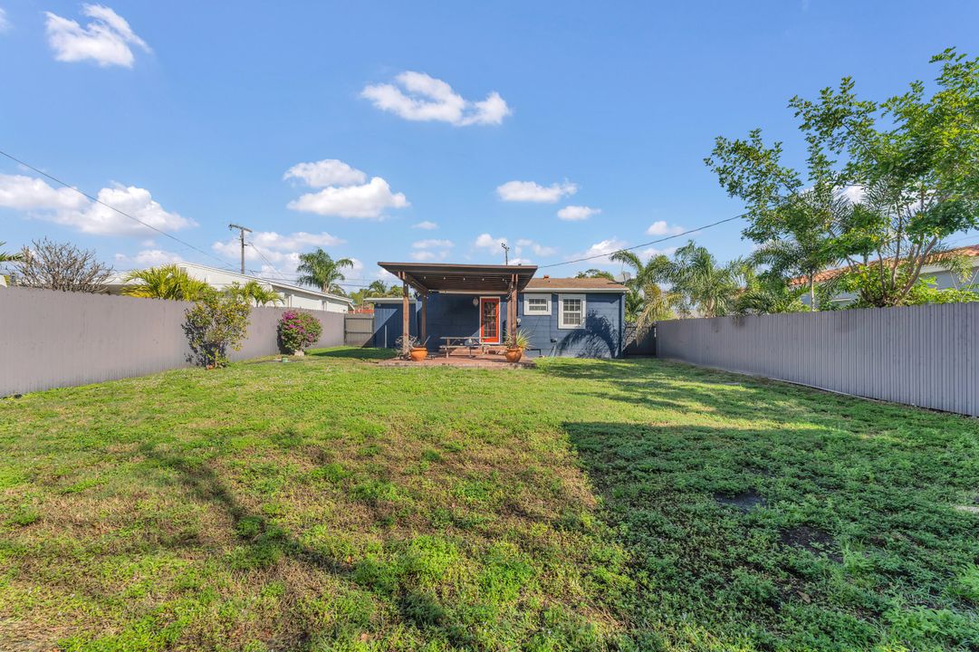 For Rent: $2,700 (2 beds, 1 baths, 744 Square Feet)