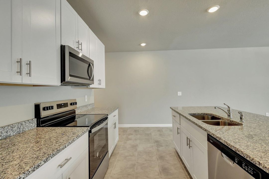 For Rent: $3,000 (3 beds, 2 baths, 1808 Square Feet)