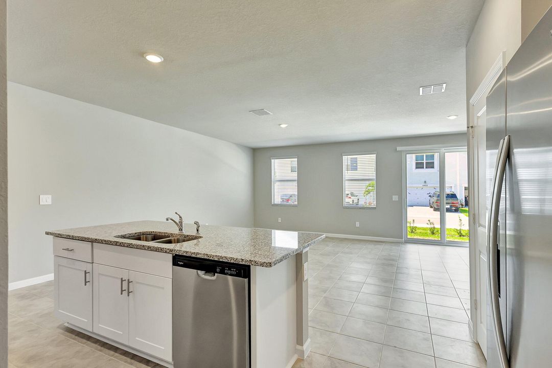 For Rent: $3,000 (3 beds, 2 baths, 1808 Square Feet)