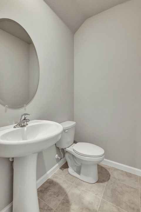 For Rent: $3,000 (3 beds, 2 baths, 1808 Square Feet)