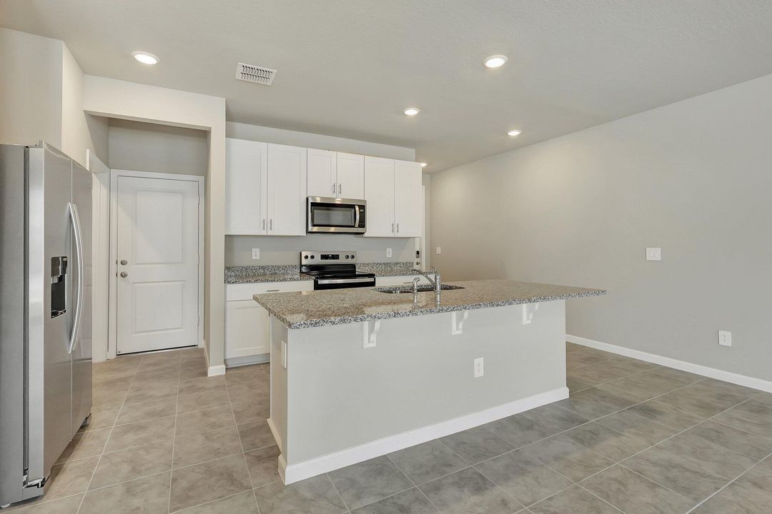 For Rent: $3,000 (3 beds, 2 baths, 1808 Square Feet)