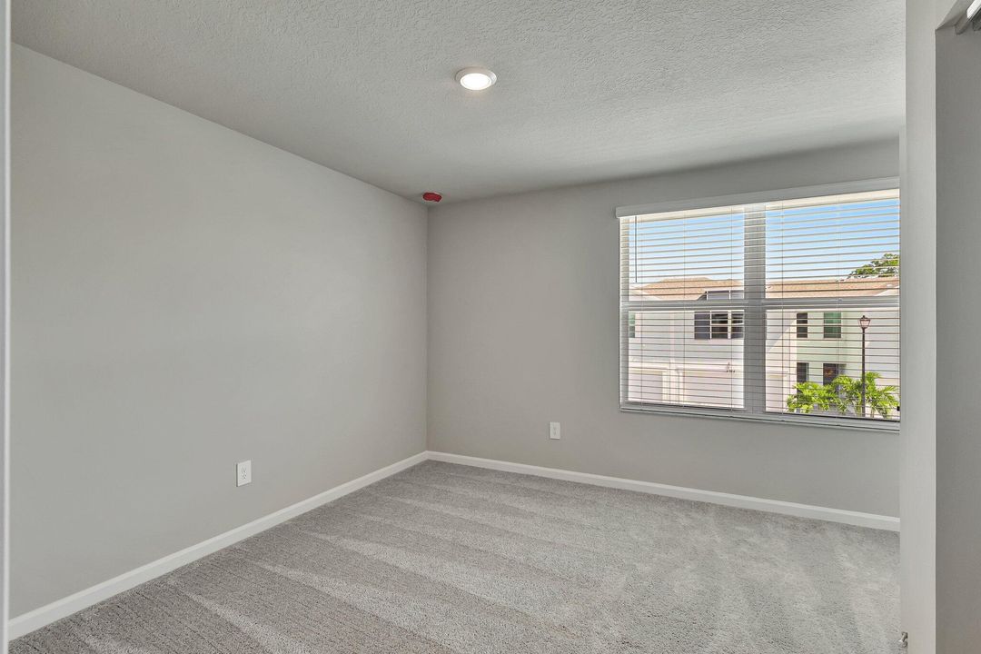 For Rent: $3,000 (3 beds, 2 baths, 1808 Square Feet)