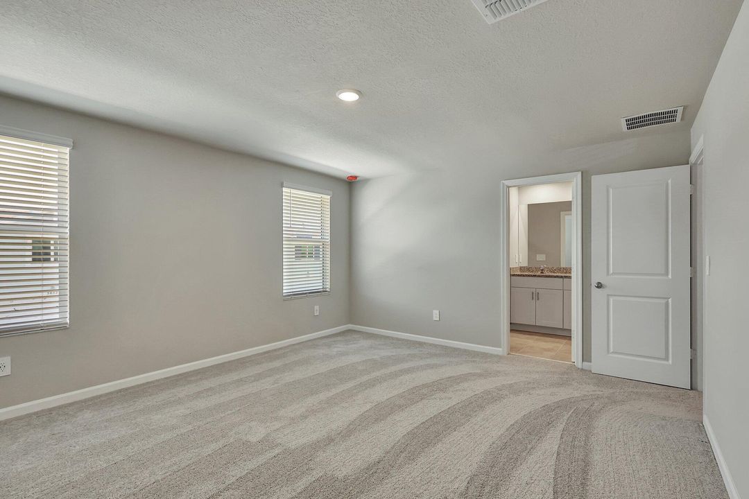 For Rent: $3,000 (3 beds, 2 baths, 1808 Square Feet)