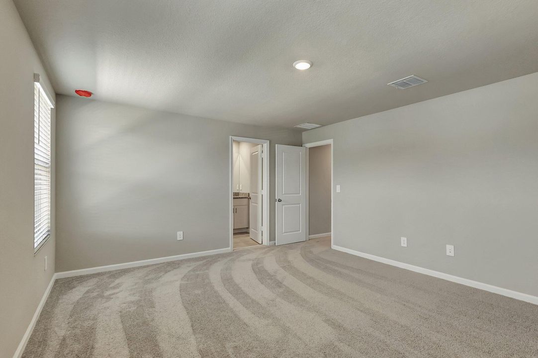 For Rent: $3,000 (3 beds, 2 baths, 1808 Square Feet)