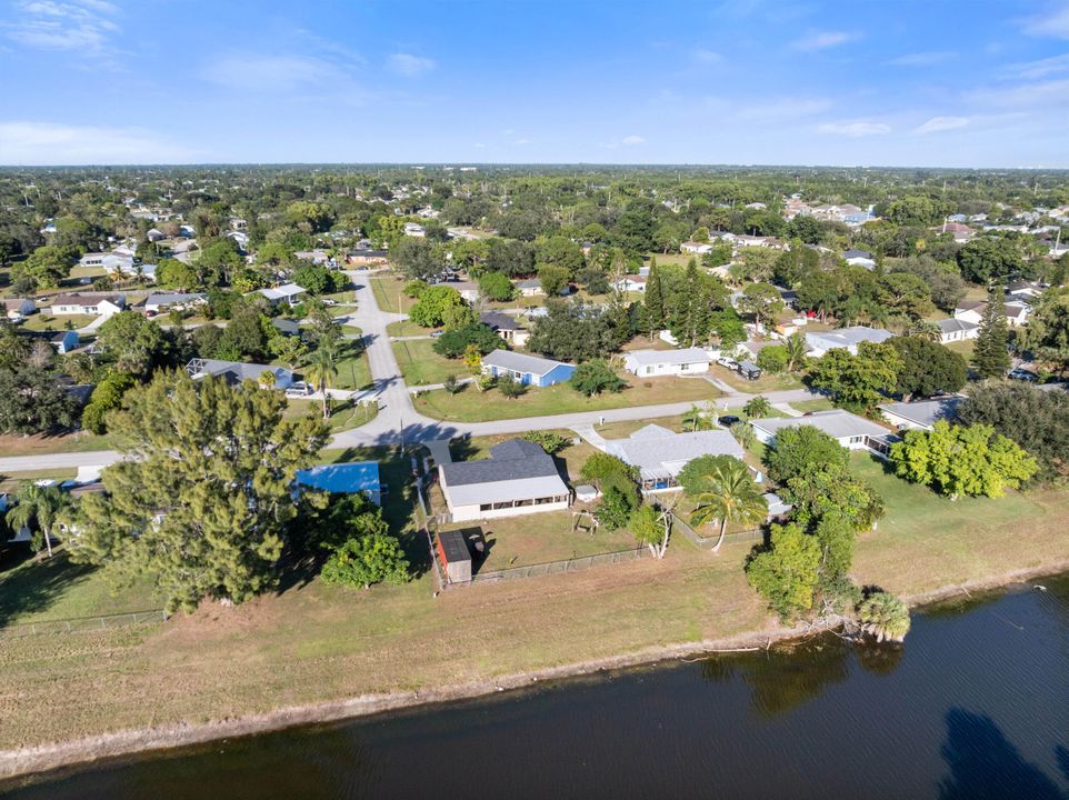 For Sale: $265,000 (3 beds, 2 baths, 1286 Square Feet)