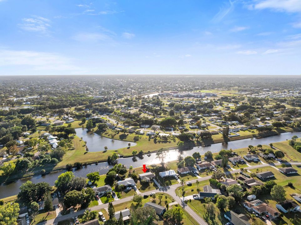 For Sale: $265,000 (3 beds, 2 baths, 1286 Square Feet)