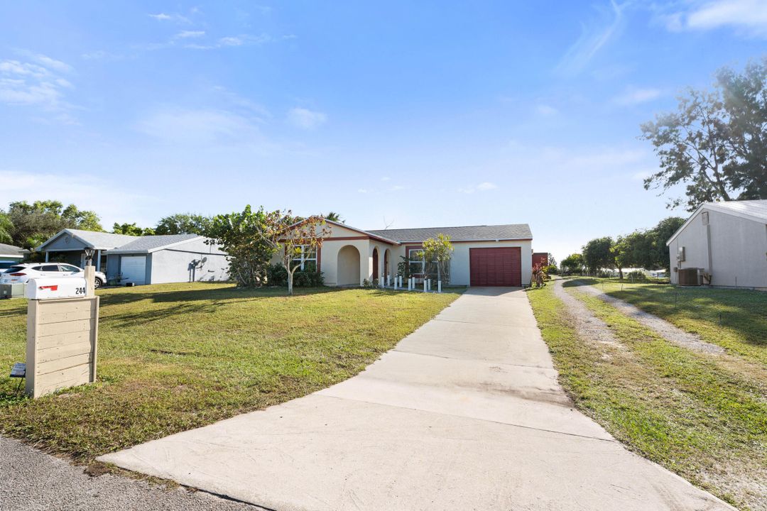 For Sale: $265,000 (3 beds, 2 baths, 1286 Square Feet)