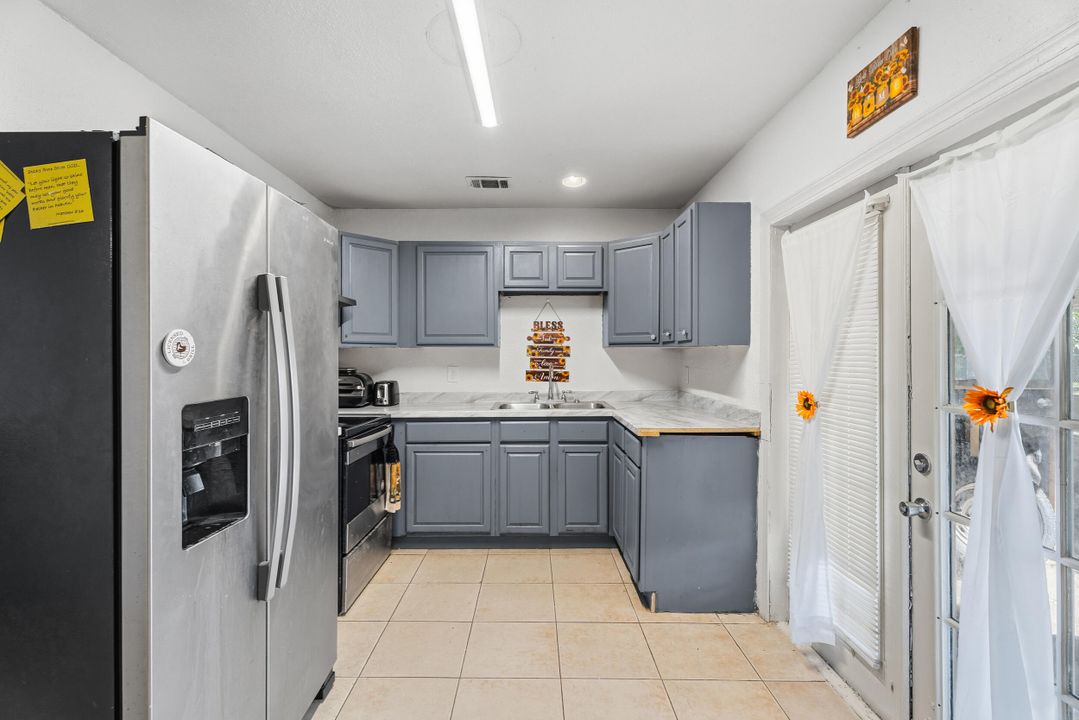 For Sale: $265,000 (3 beds, 2 baths, 1286 Square Feet)