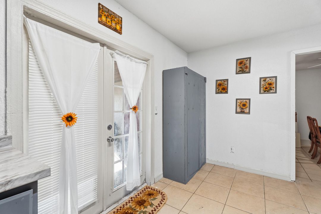 For Sale: $265,000 (3 beds, 2 baths, 1286 Square Feet)