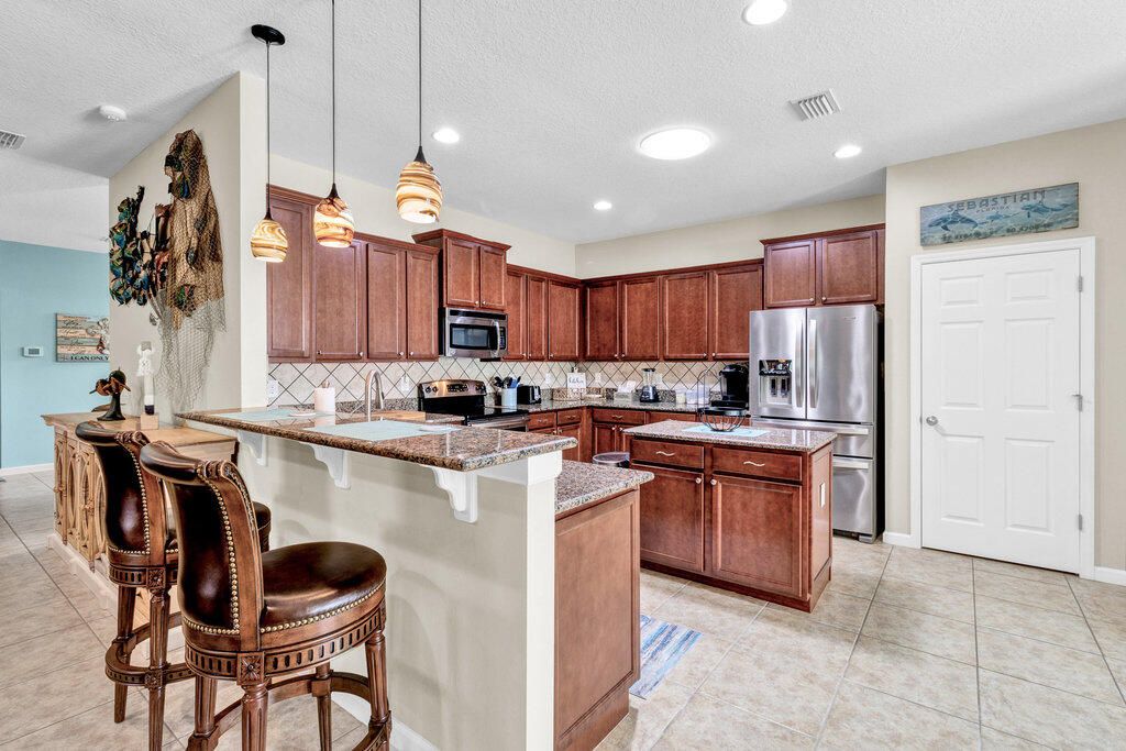 For Sale: $485,000 (3 beds, 2 baths, 2395 Square Feet)