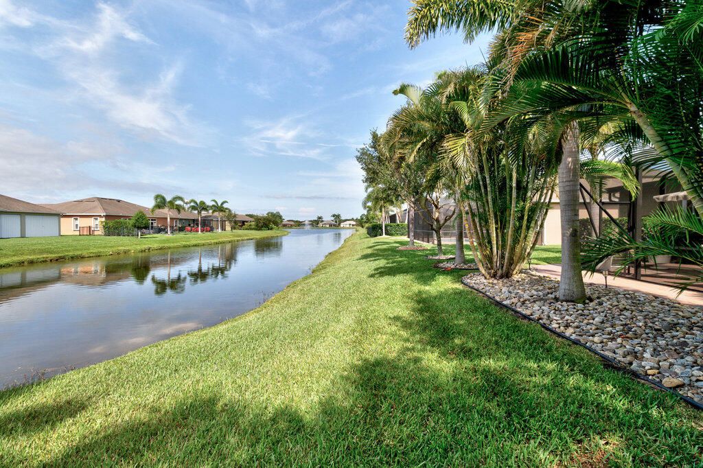 For Sale: $485,000 (3 beds, 2 baths, 2395 Square Feet)