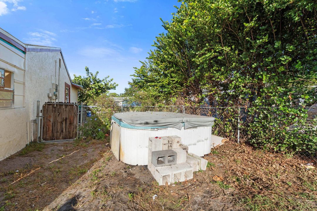 For Sale: $265,000 (3 beds, 2 baths, 1286 Square Feet)