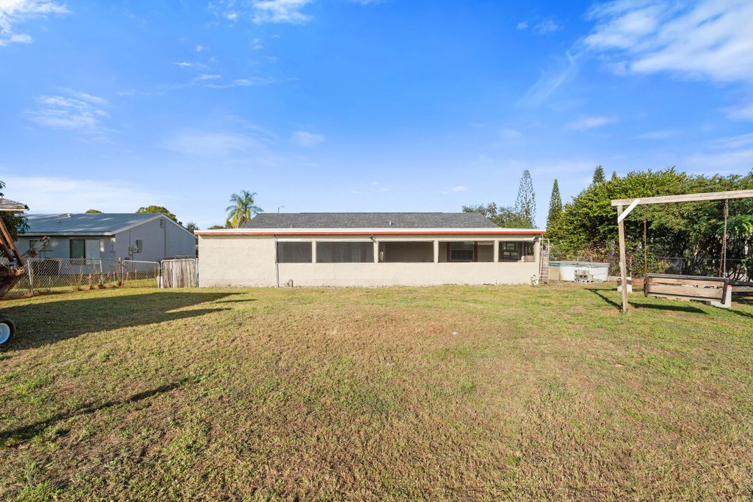 For Sale: $265,000 (3 beds, 2 baths, 1286 Square Feet)