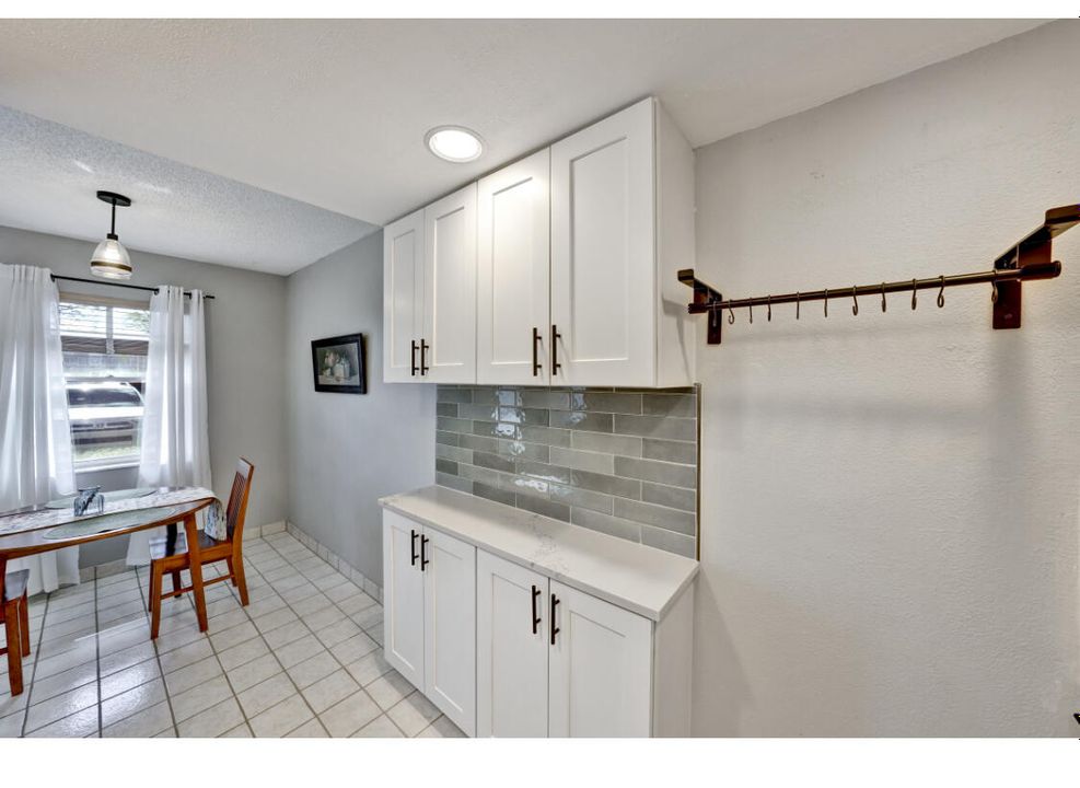 На продажу: $149,900 (2 спален, 1 ванн, 798 Квадратных фут)