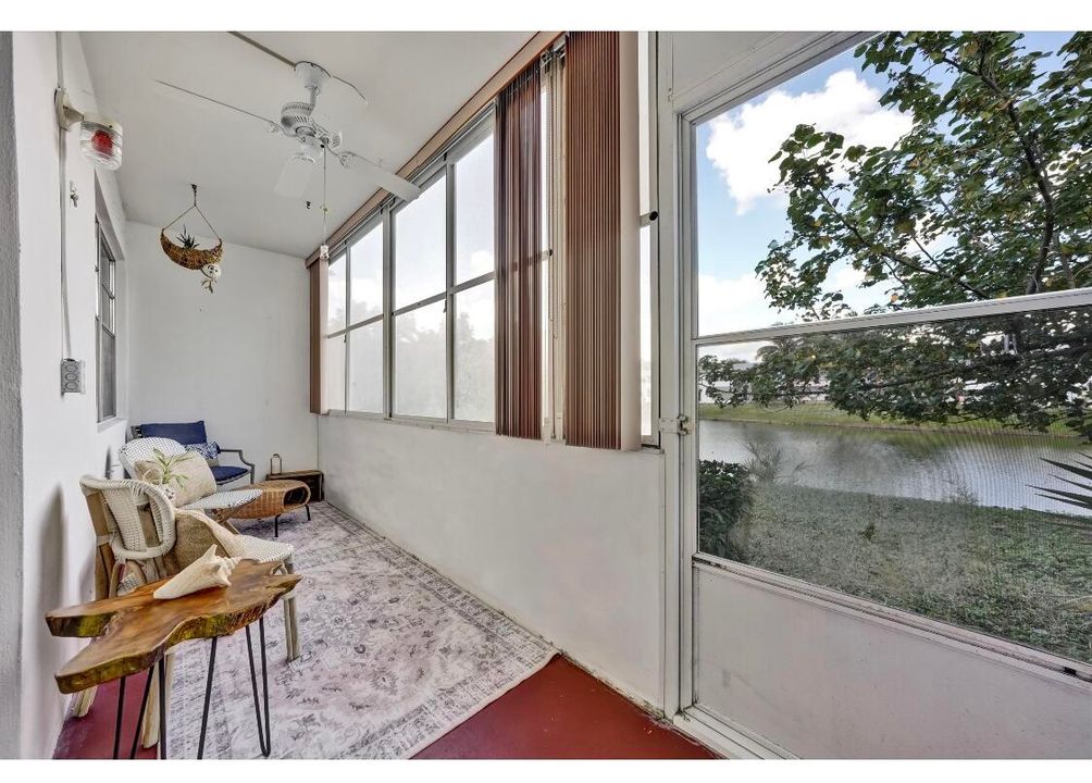 На продажу: $149,900 (2 спален, 1 ванн, 798 Квадратных фут)