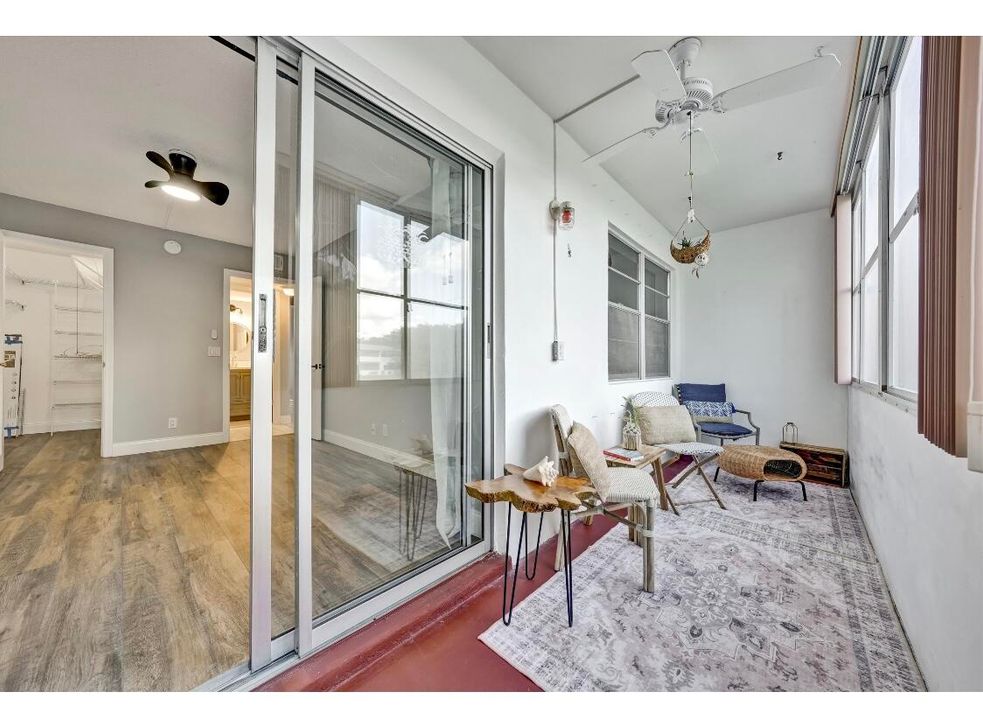 На продажу: $149,900 (2 спален, 1 ванн, 798 Квадратных фут)