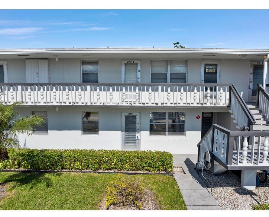 На продажу: $149,900 (2 спален, 1 ванн, 798 Квадратных фут)