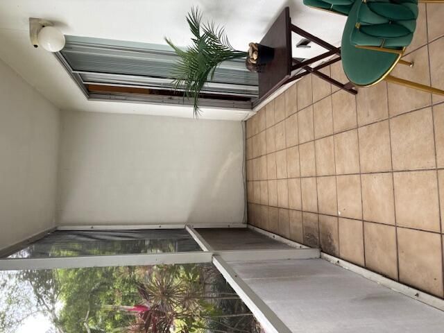 For Sale: $125,000 (2 beds, 1 baths, 820 Square Feet)