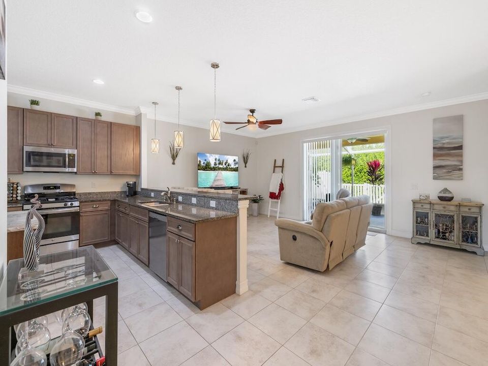 For Sale: $355,000 (3 beds, 2 baths, 1920 Square Feet)