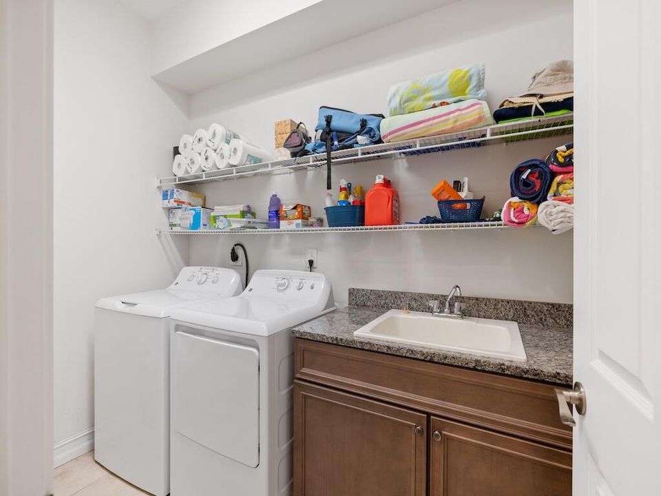 For Sale: $355,000 (3 beds, 2 baths, 1920 Square Feet)