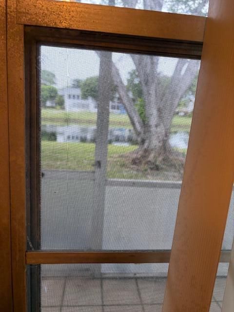 For Sale: $125,000 (2 beds, 1 baths, 820 Square Feet)