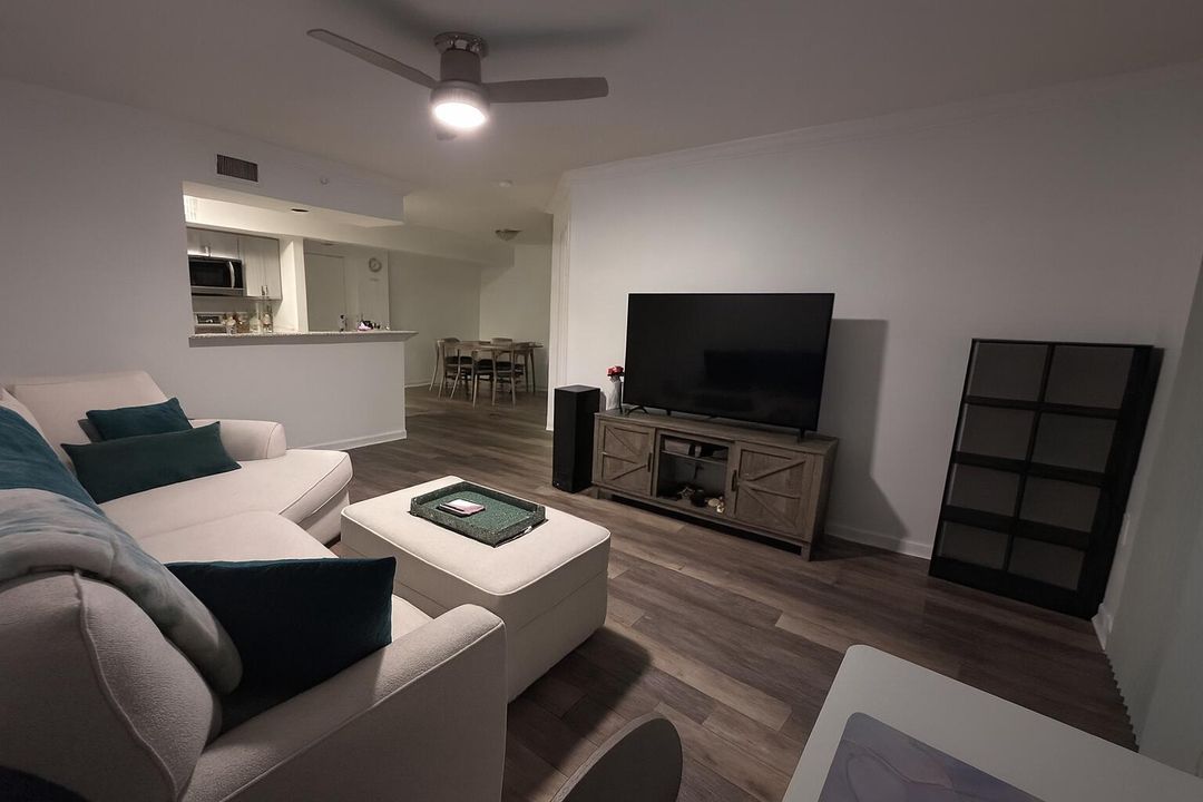 На продажу: $349,000 (2 спален, 1 ванн, 901 Квадратных фут)