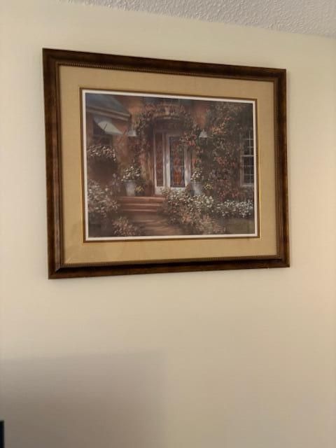 For Sale: $125,000 (2 beds, 1 baths, 820 Square Feet)