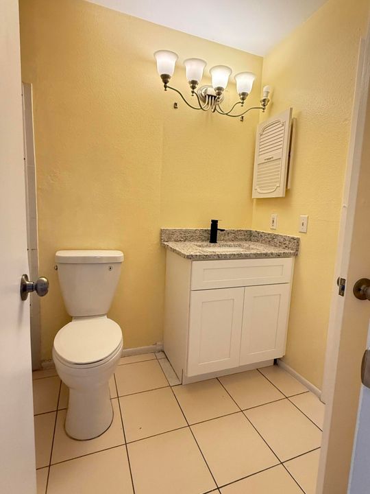 На продажу: $215,000 (2 спален, 1 ванн, 908 Квадратных фут)