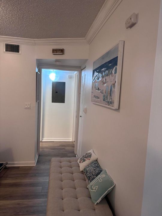 На продажу: $349,000 (2 спален, 1 ванн, 901 Квадратных фут)