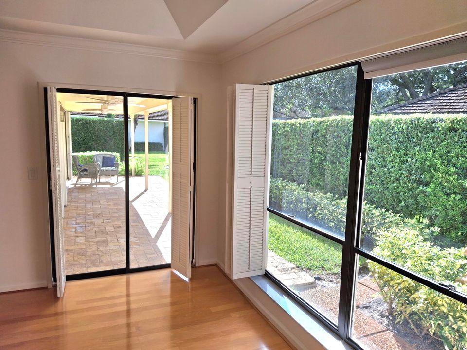 For Sale: $539,900 (3 beds, 2 baths, 2203 Square Feet)