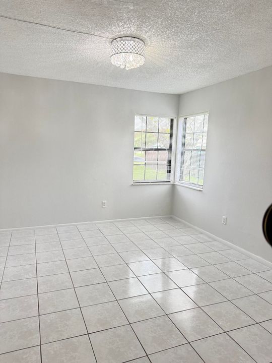 На продажу: $215,000 (2 спален, 1 ванн, 908 Квадратных фут)