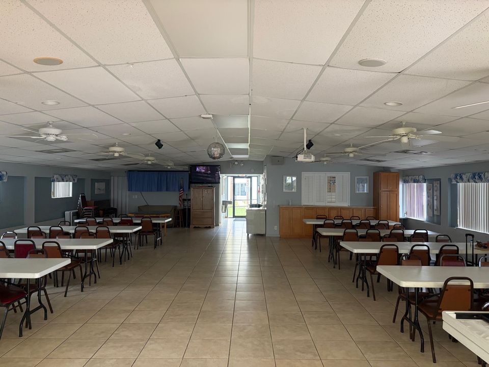 For Sale: $134,900 (1 beds, 1 baths, 780 Square Feet)