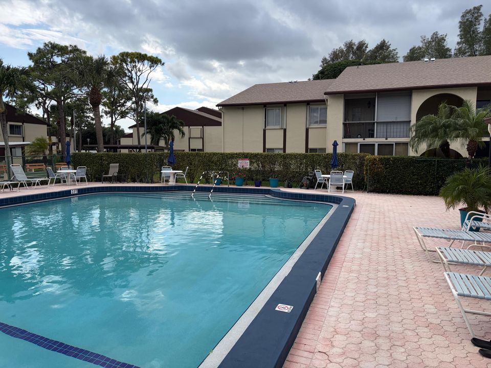 For Sale: $134,900 (1 beds, 1 baths, 780 Square Feet)