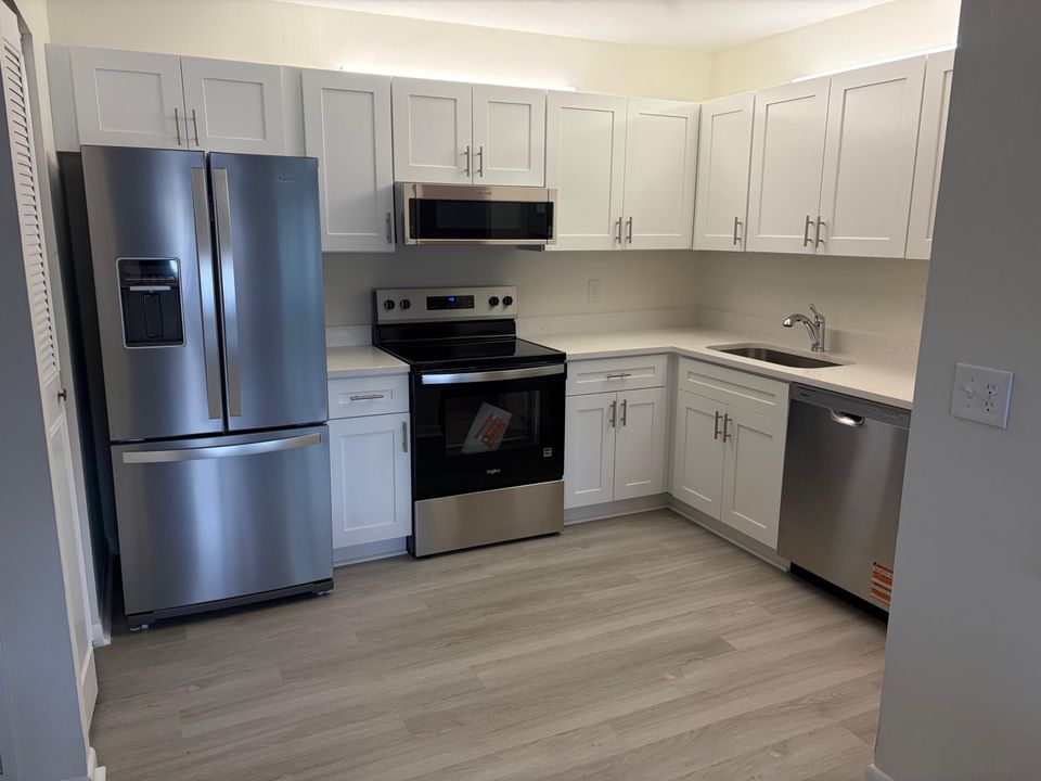 For Sale: $134,900 (1 beds, 1 baths, 780 Square Feet)