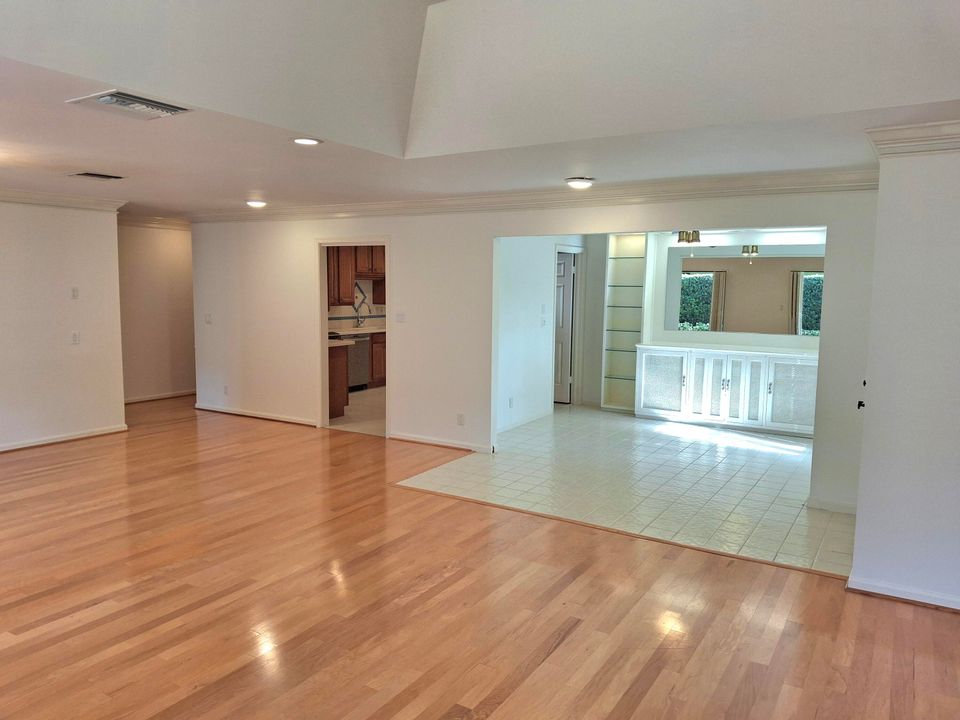 For Sale: $539,900 (3 beds, 2 baths, 2203 Square Feet)