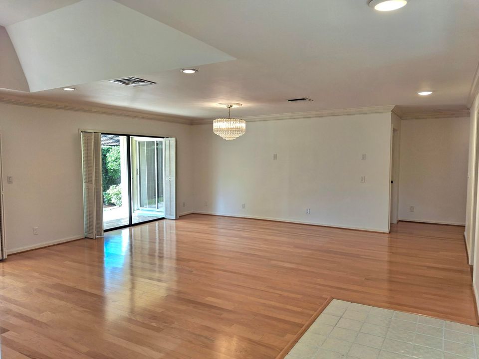 For Sale: $539,900 (3 beds, 2 baths, 2203 Square Feet)