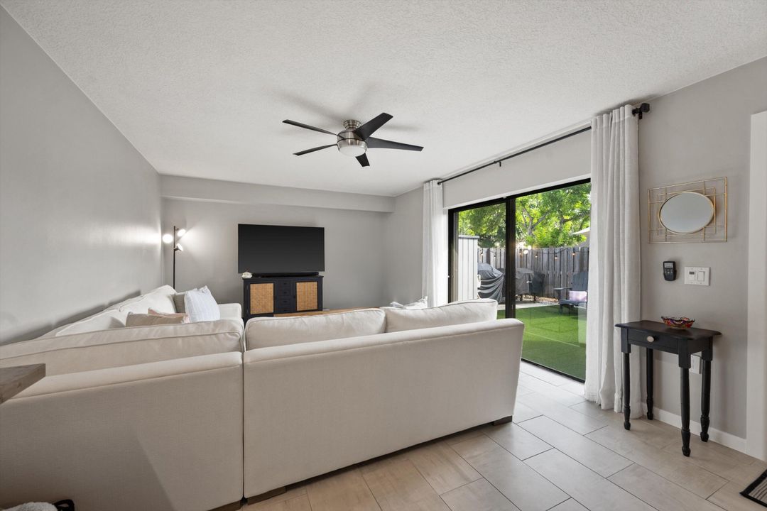 待售: $325,000 (2 贝兹, 2 浴室, 1236 平方英尺)