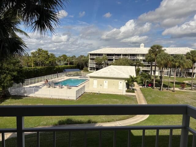 For Rent: $1,950 (2 beds, 2 baths, 1385 Square Feet)