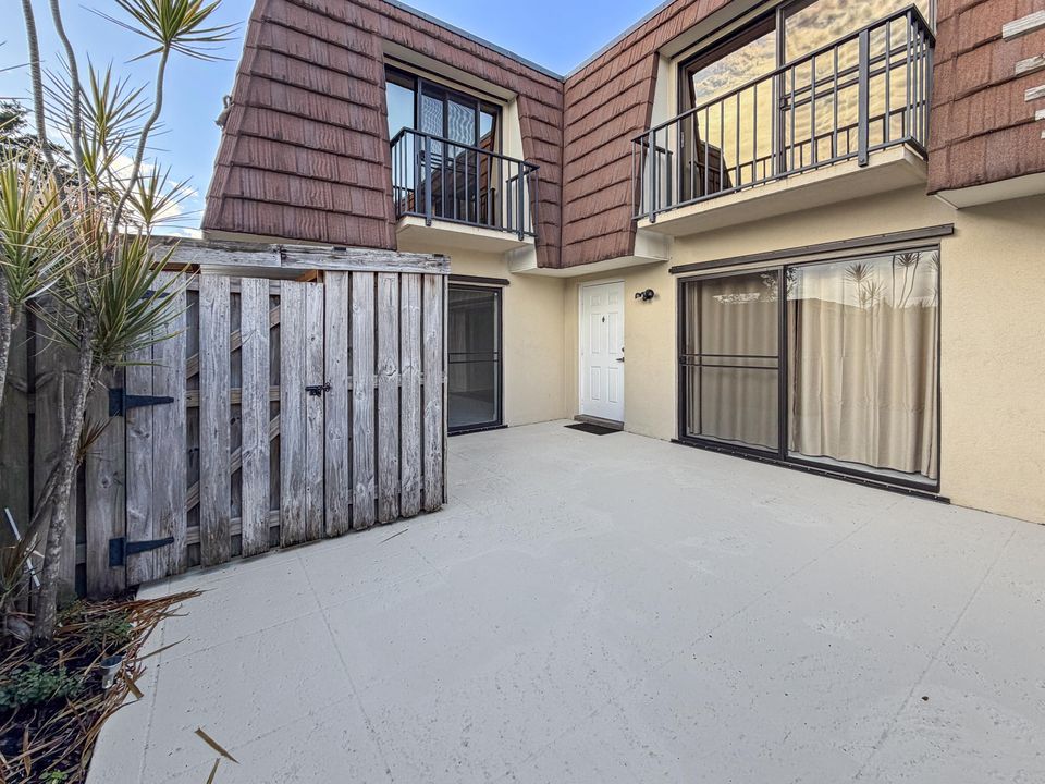 For Rent: $3,200 (2 beds, 2 baths, 1596 Square Feet)