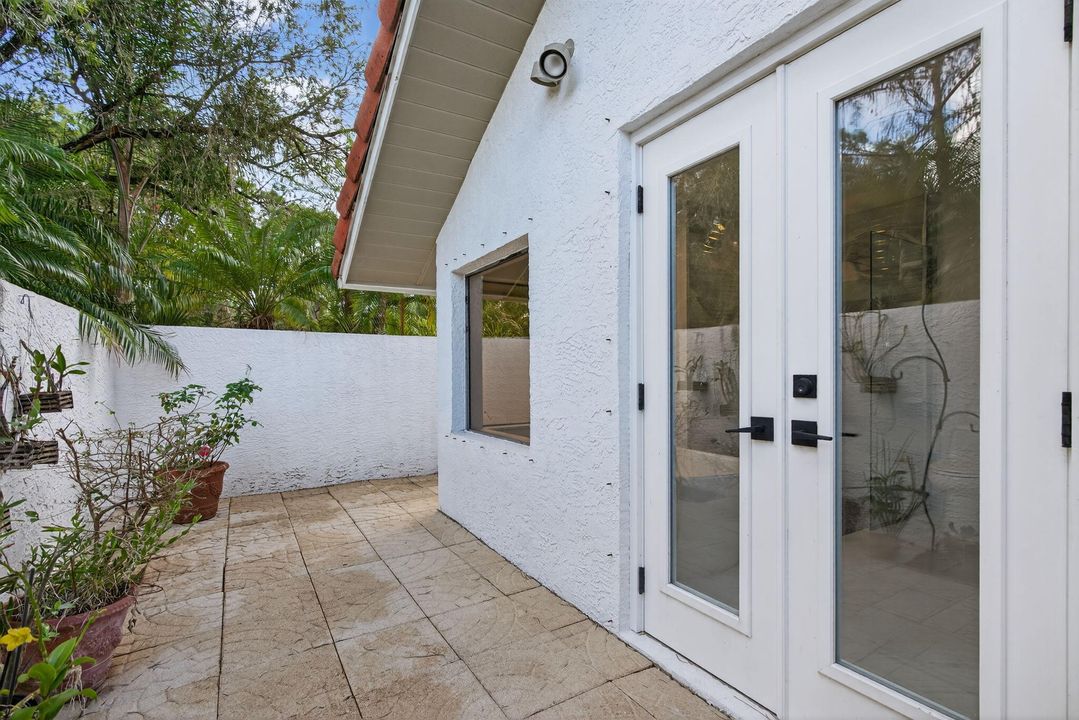 For Sale: $1,300,000 (3 beds, 3 baths, 2277 Square Feet)