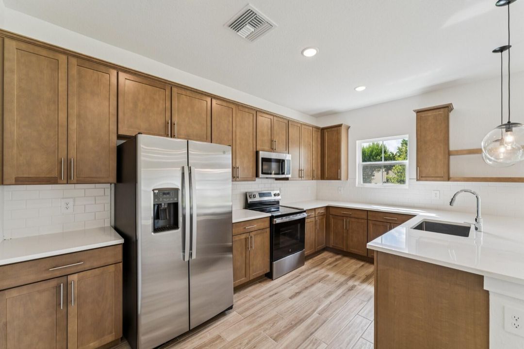 For Sale: $404,995 (4 beds, 2 baths, 1985 Square Feet)