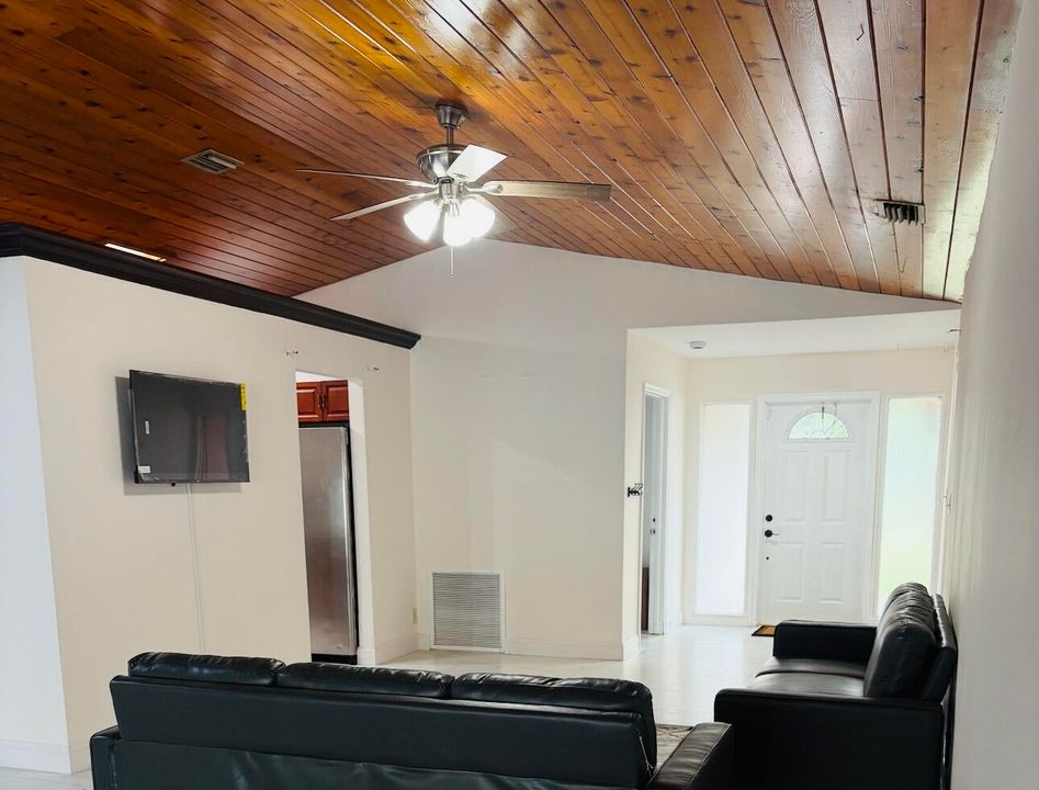 For Rent: $3,500 (4 beds, 2 baths, 3614 Square Feet)