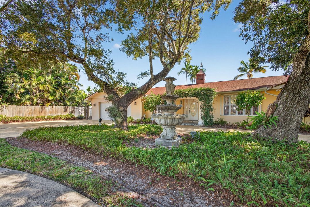 For Sale: $2,699,000 (4 beds, 3 baths, 2400 Square Feet)