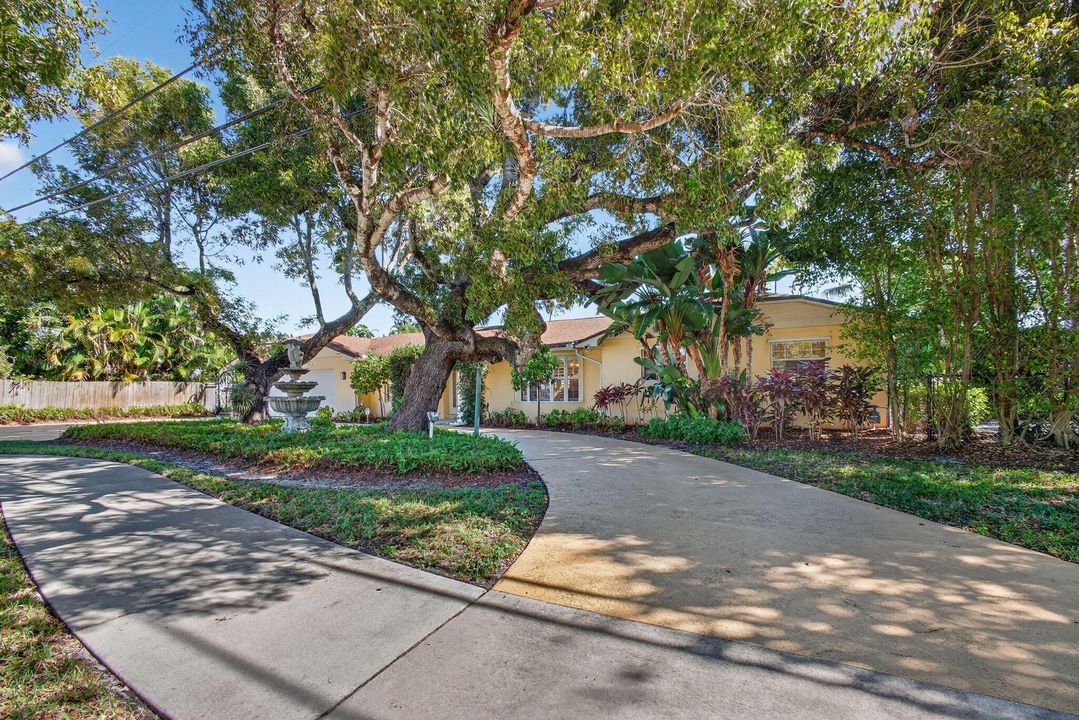 For Sale: $2,699,000 (4 beds, 3 baths, 2400 Square Feet)