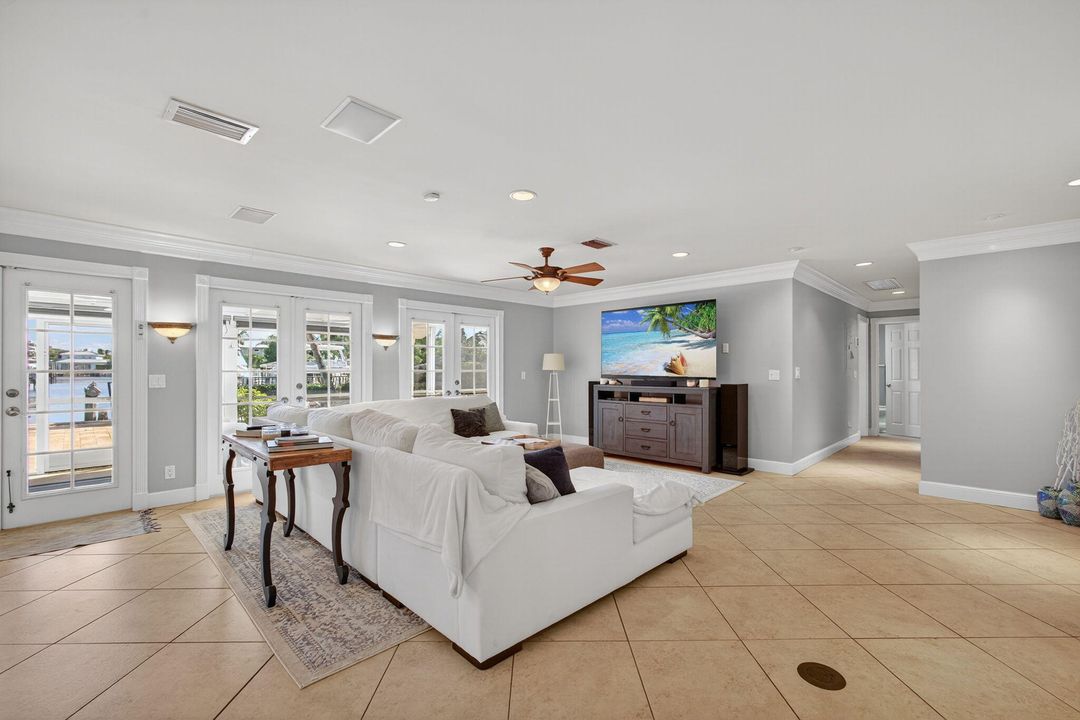 For Sale: $2,699,000 (4 beds, 3 baths, 2400 Square Feet)