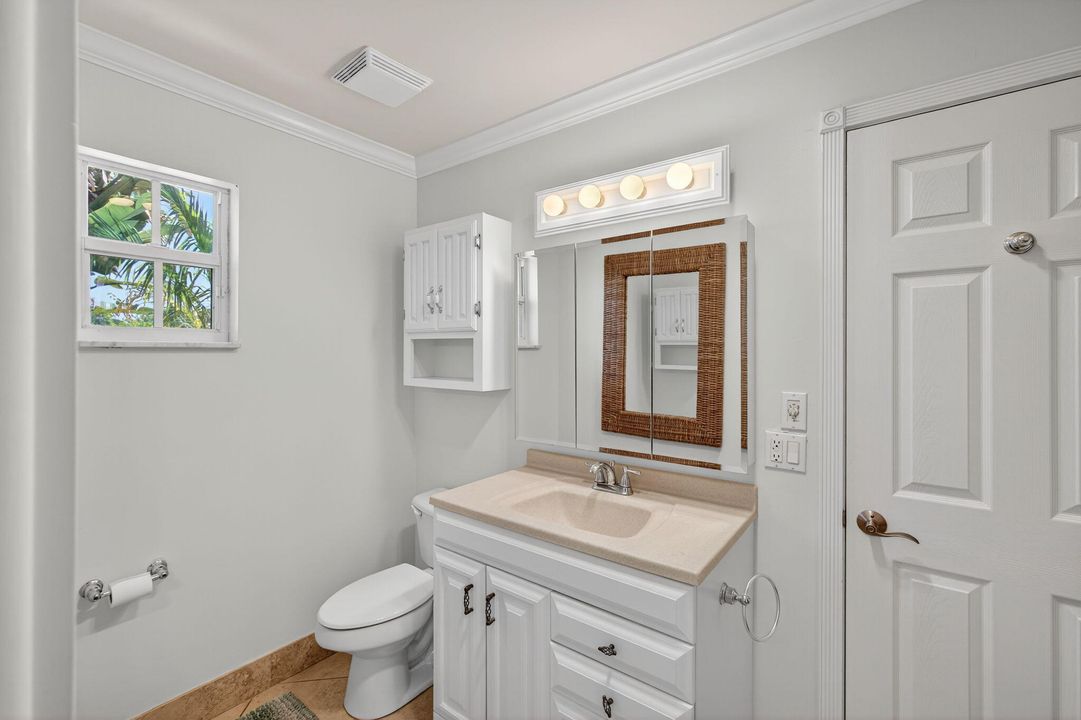 For Sale: $2,699,000 (4 beds, 3 baths, 2400 Square Feet)